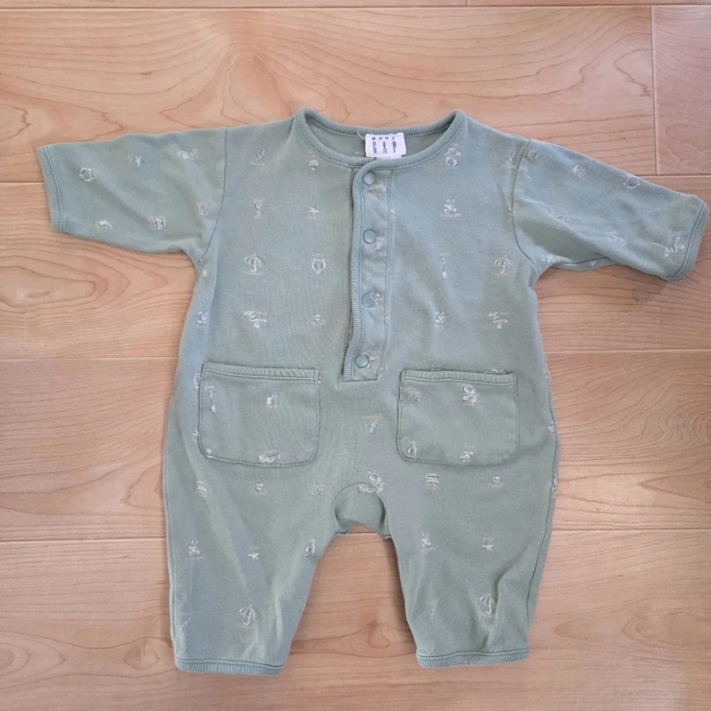 Vintage Y2K Baby Gap sage green long sleeved romper bodysuit